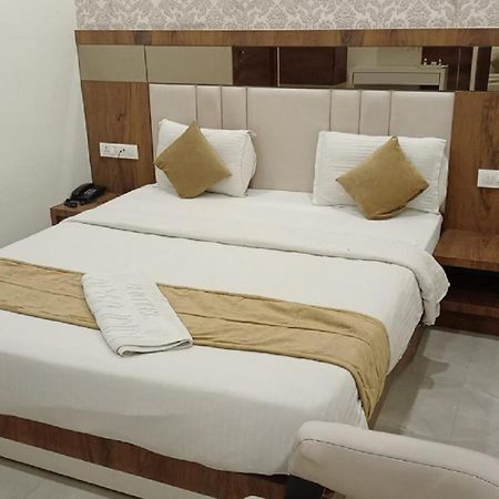 Hotel Alka Inn Ahmedabad Ngoại thất bức ảnh