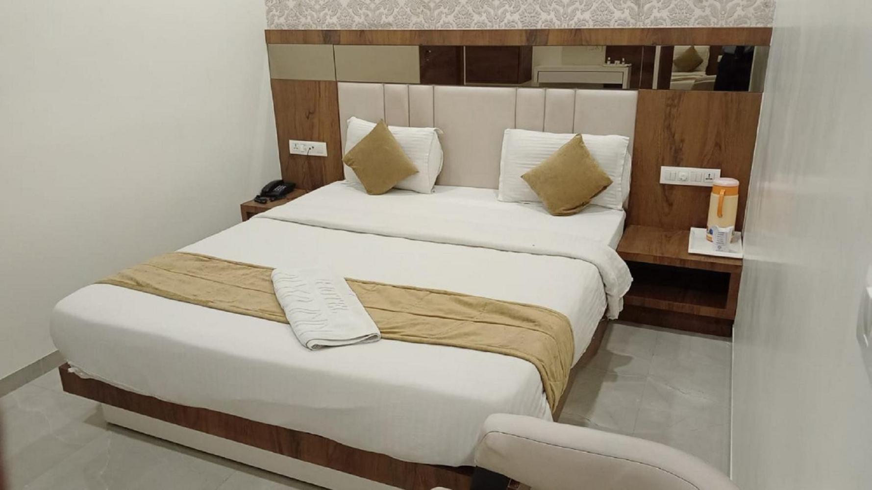 Hotel Alka Inn Ahmedabad Ngoại thất bức ảnh