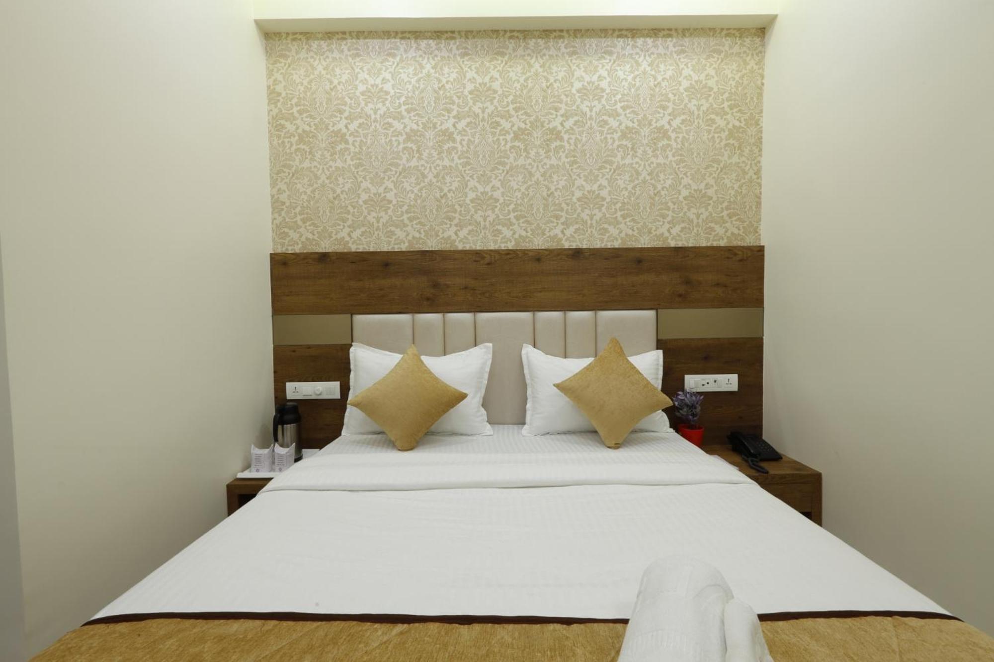 Hotel Alka Inn Ahmedabad Ngoại thất bức ảnh