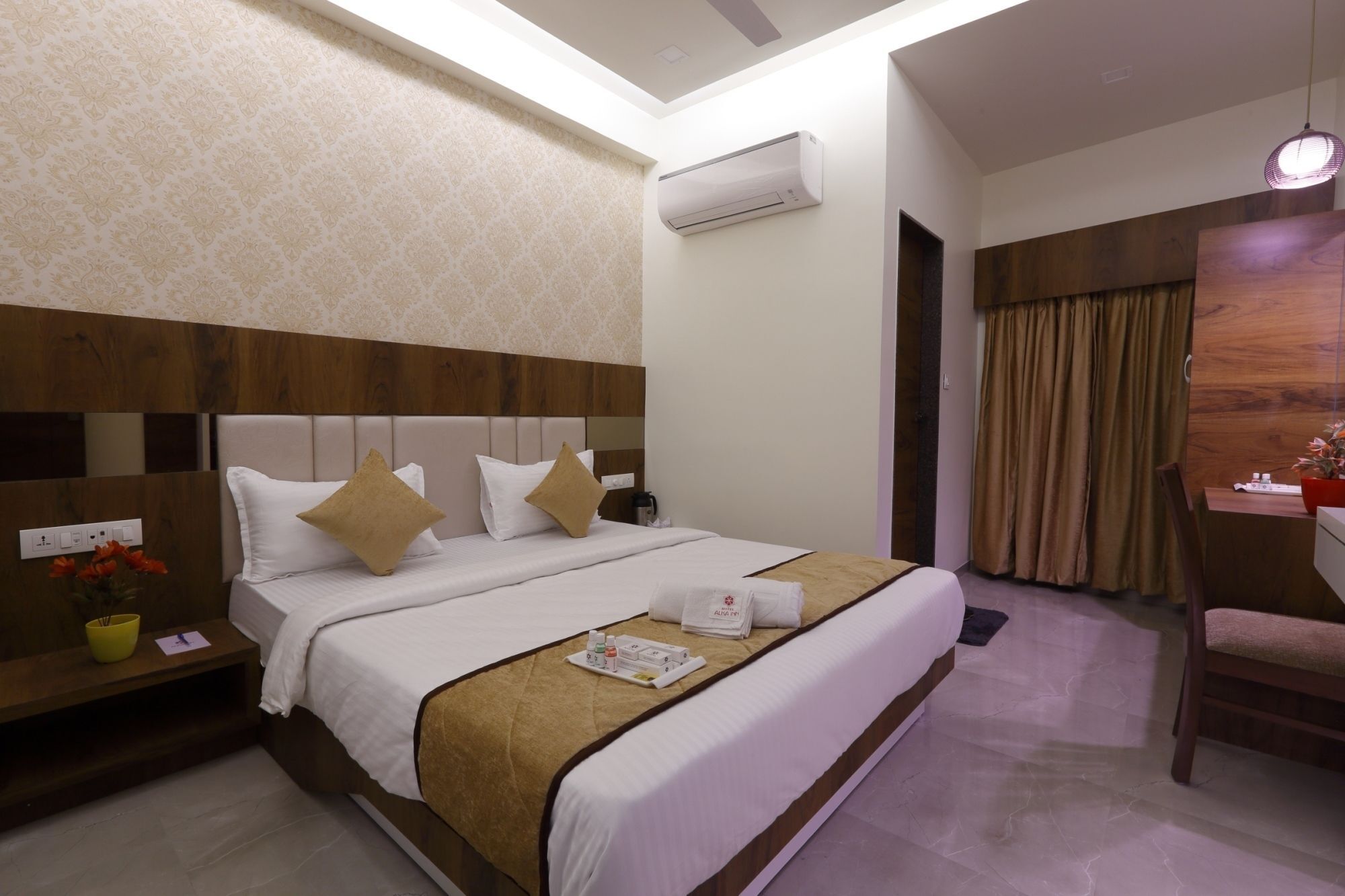 Hotel Alka Inn Ahmedabad Ngoại thất bức ảnh