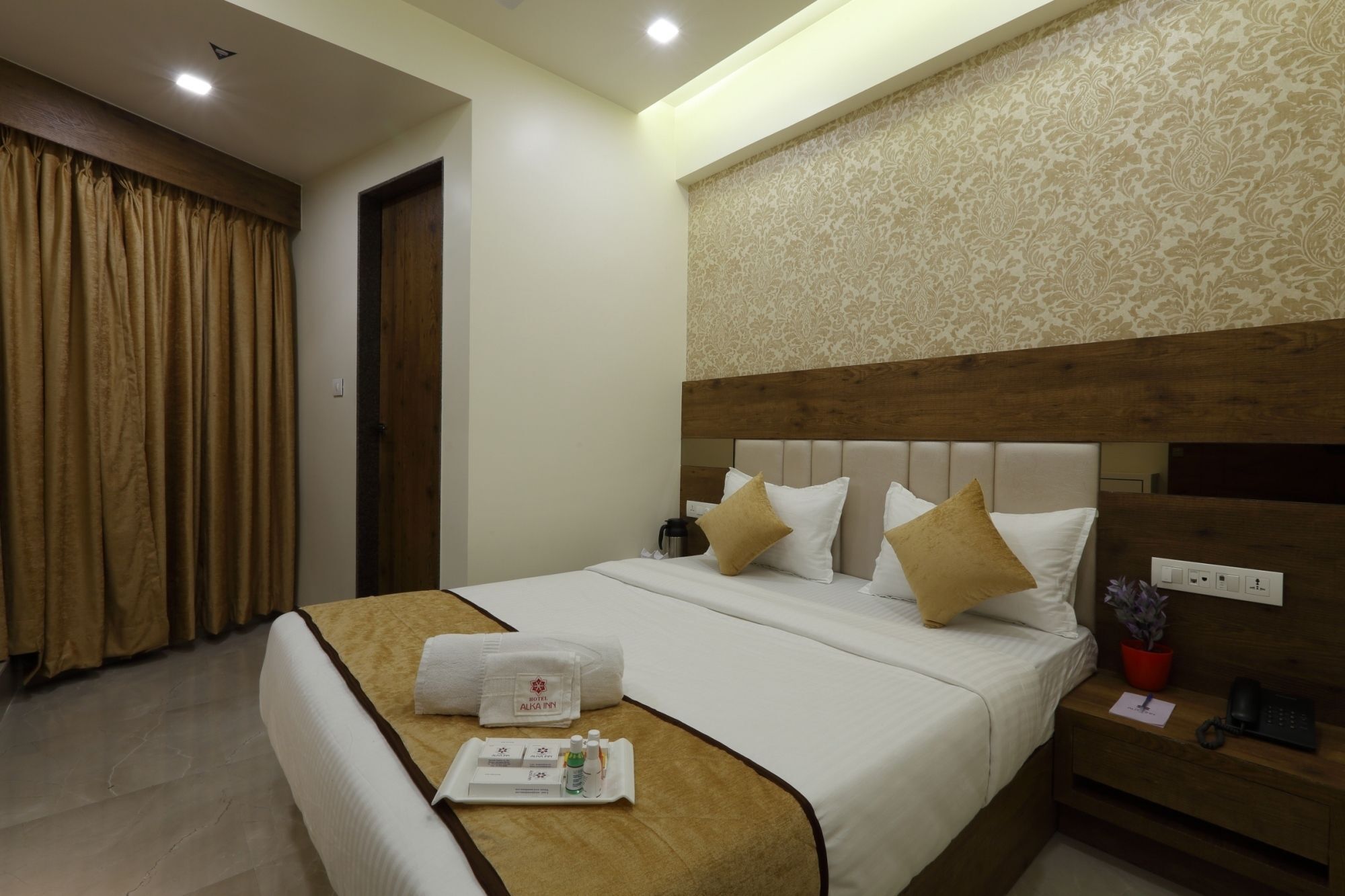 Hotel Alka Inn Ahmedabad Ngoại thất bức ảnh